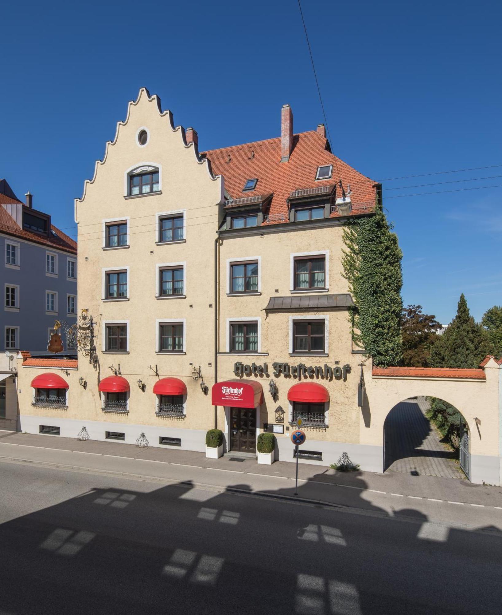 Simones Hotel Fuerstenhof Ландсхут Экстерьер фото